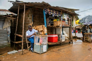 2019 - Liberia - Momo - hand stitching old shoe